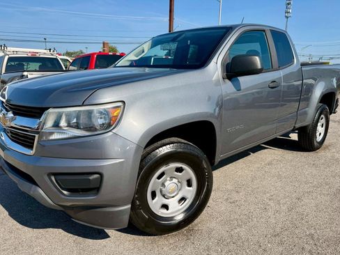 Used 2018 Chevrolet Colorado W/T RWD image 2