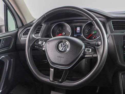Used 2020 Volkswagen Tiguan SE image 12
