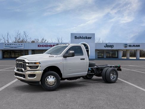 New 2026 RAM 3500 Big Horn AWD/4WD image 2