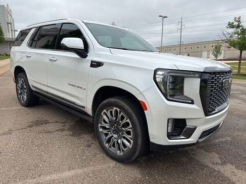 Used 2023 GMC Yukon Denali Ultimate AWD/4WD image 3