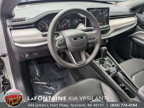 Used 2025 Jeep Compass Limited AWD/4WD image 11