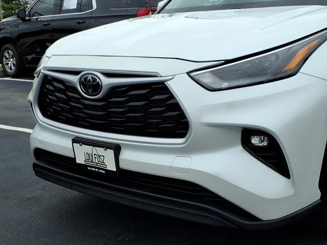 Used 2024 Toyota Highlander XLE AWD/4WD image 36