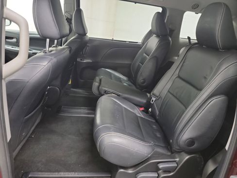 Used 2015 Toyota Sienna SE Premium image 28