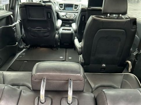 Used 2018 Chrysler Pacifica Limited image 13