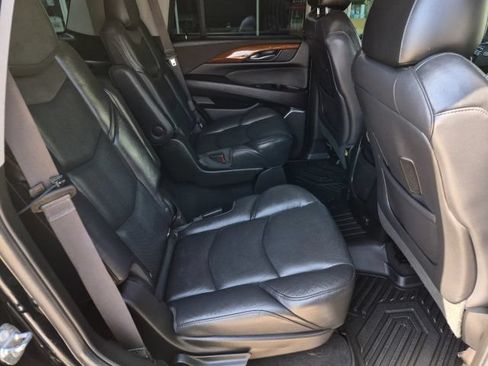 Used 2018 Cadillac Escalade Luxury RWD image 18