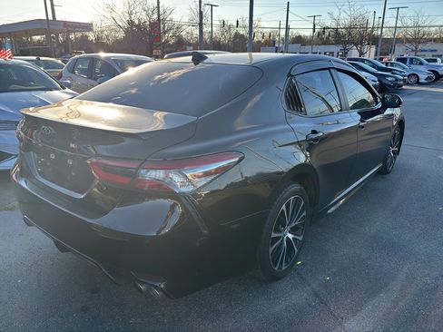 Used 2019 Toyota Camry SE image 5