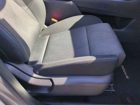 Certified 2024 Nissan Rogue SV image 39