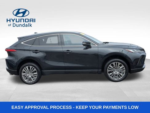 Used 2023 Toyota Venza XLE image 7