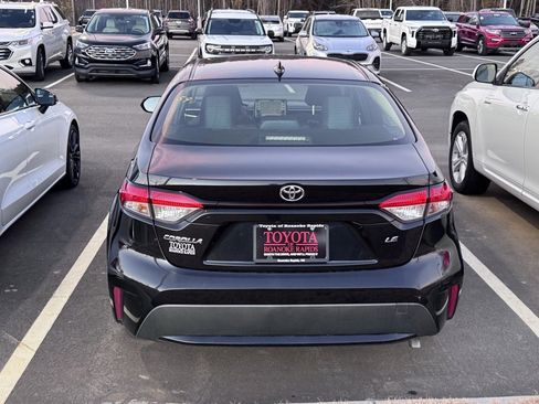 Used 2022 Toyota Corolla LE image 6