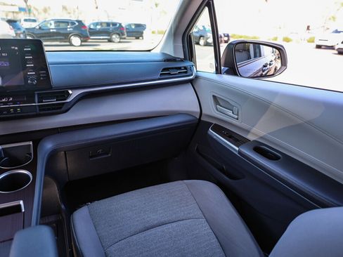 Certified 2024 Toyota Sienna LE image 6