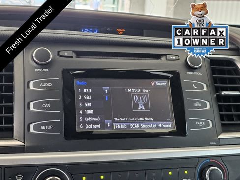 Used 2019 Toyota Highlander LE AWD/4WD image 17