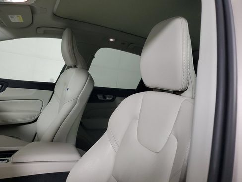 Used 2024 Volvo XC60 B5 Core w/ Protection Package Premier AWD/4WD image 25