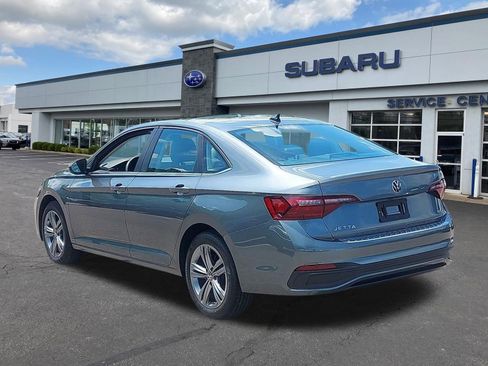 Used 2023 Volkswagen Jetta SE w/ Panoramic Sunroof Package FWD image 5