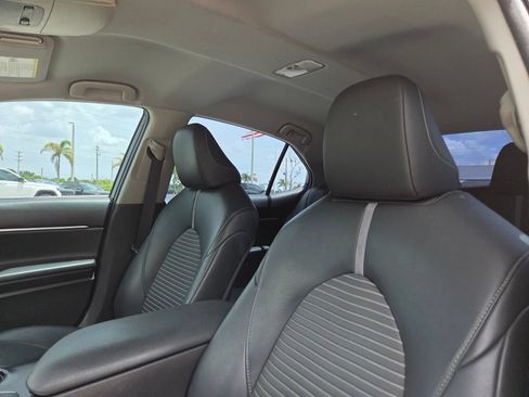 Used 2018 Toyota Camry SE FWD image 26