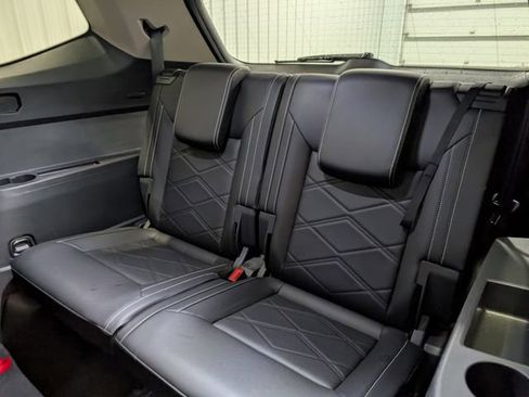 Used 2025 Volkswagen Atlas SE AWD/4WD image 10