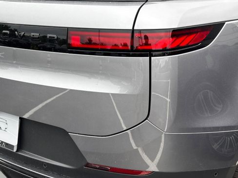 Used 2025 Land Rover Range Rover Sport SE image 34