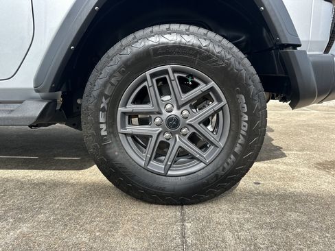 Used 2024 Jeep Wrangler Sport AWD/4WD image 32