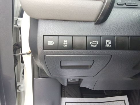 Used 2020 Toyota Camry XSE image 21