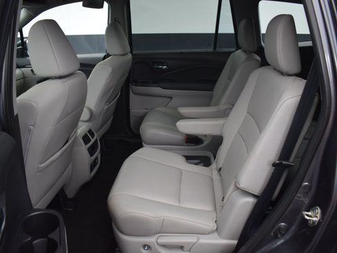 Used 2019 Honda Pilot Touring image 14