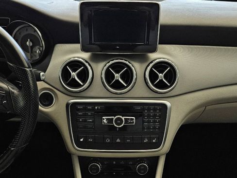 Used 2015 Mercedes-Benz GLA 250 4MATIC image 13