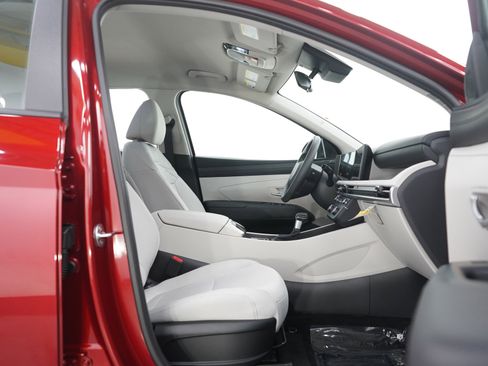 Certified 2025 Hyundai Tucson SE image 11