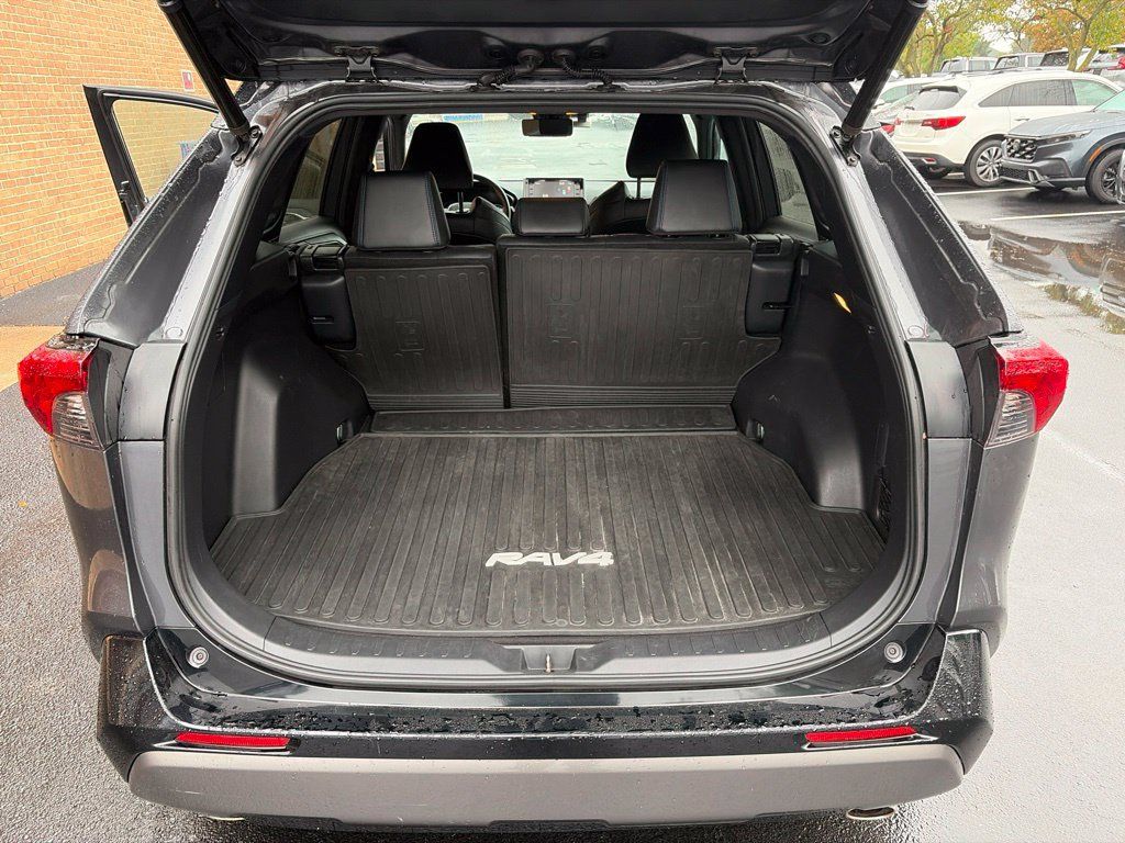 Used 2019 Toyota RAV4 XSE AWD/4WD image 28