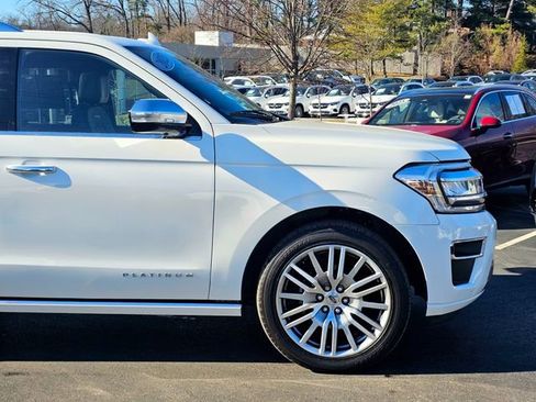 Used 2023 Ford Expedition Platinum image 5