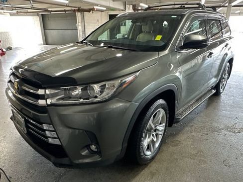 Certified 2019 Toyota Highlander Limited AWD/4WD image 2