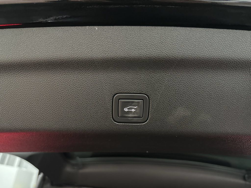Used 2024 GMC Yukon Denali Ultimate AWD/4WD image 39