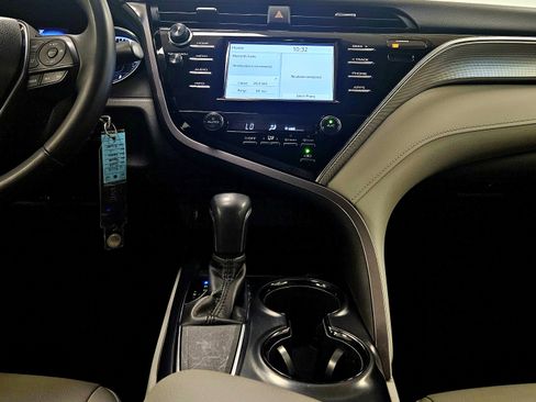 Used 2018 Toyota Camry SE image 14