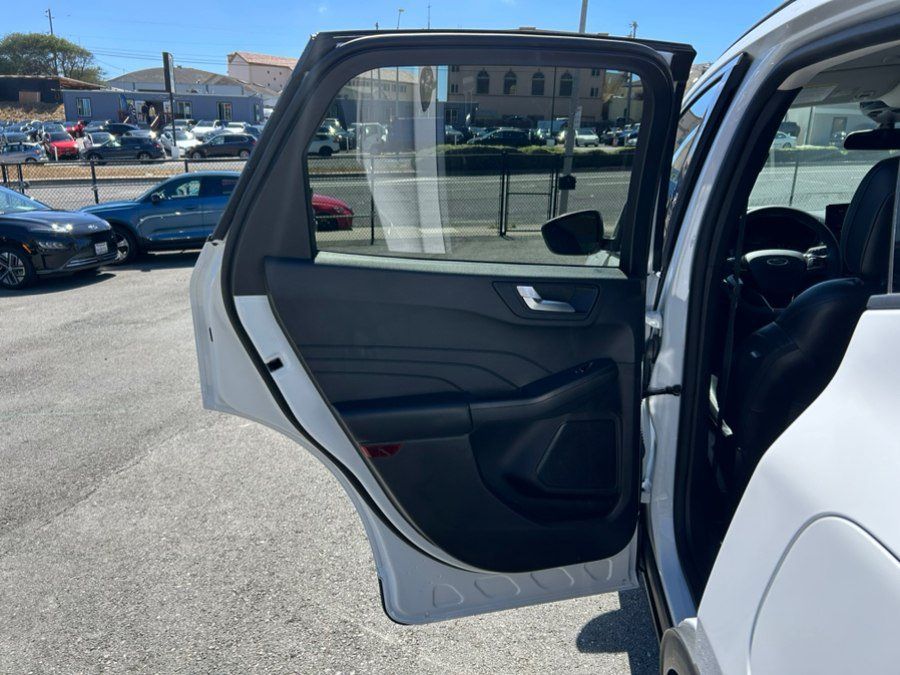 Used 2023 Ford Escape SE FWD image 48