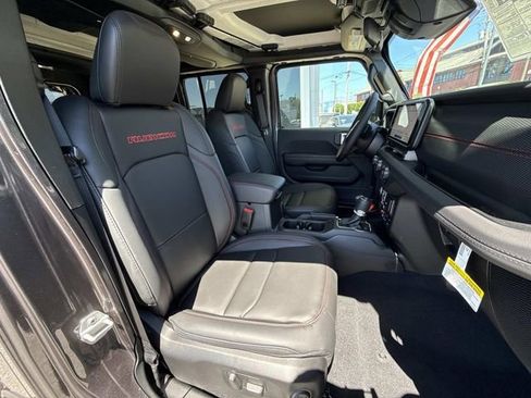 New 2026 Jeep Wrangler Unlimited Rubicon AWD/4WD image 39