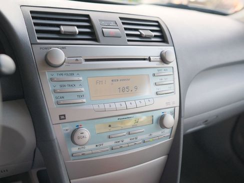 Used 2009 Toyota Camry XLE FWD image 19