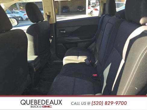 Used 2016 Mitsubishi Outlander SE image 12