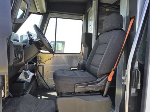 Used 2024 Chevrolet Brightdrop 400 w/ Commercial Equipment Package AWD/4WD image 2