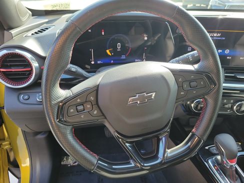 Used 2024 Chevrolet Trax RS w/ Sunroof Package FWD image 27