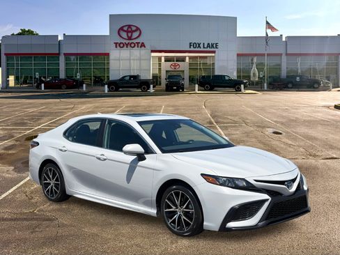 Used 2024 Toyota Camry SE w/ Audio Upgrade Package FWD image 7