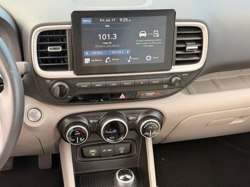 Used 2025 Hyundai Venue SEL FWD image 14