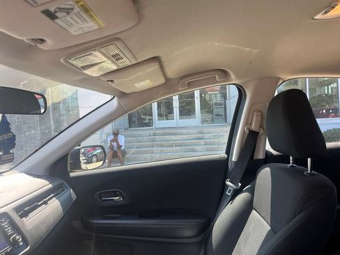 Used 2017 Honda HR-V LX image 11
