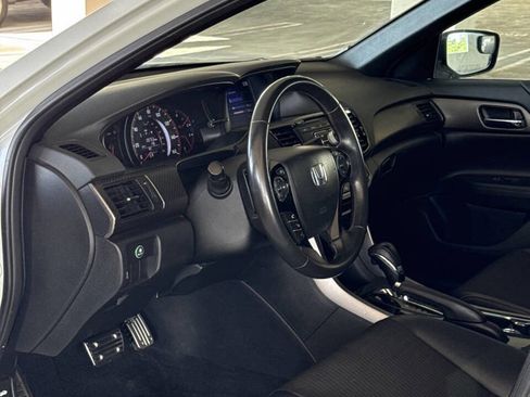 Used 2017 Honda Accord Sport image 21