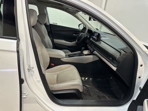 Certified 2023 Honda Accord EX image 39