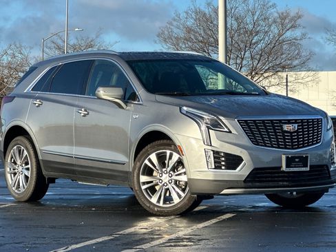 Used 2025 Cadillac XT5 Premium Luxury image 2