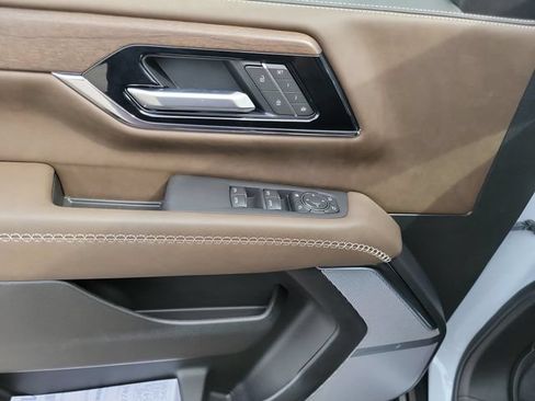New 2026 GMC Yukon Denali Ultimate w/ LPO, Floor Liner Package AWD/4WD image 17