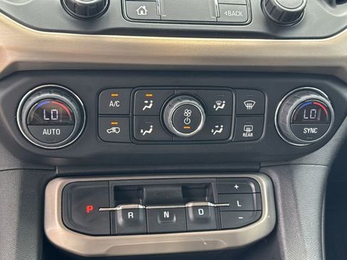 Used 2020 GMC Acadia Denali w/ Technology Package AWD/4WD image 18