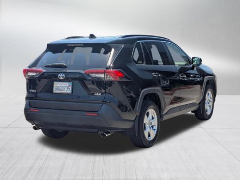 Used 2022 Toyota RAV4 LE FWD image 5