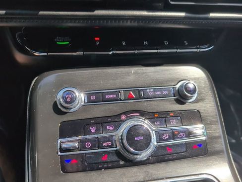 Used 2022 Lincoln Nautilus FWD w/ Premium Package image 19