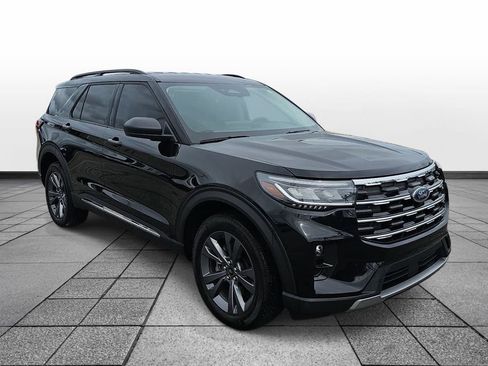 Used 2025 Ford Explorer Active w/ Active Comfort Package AWD/4WD image 3