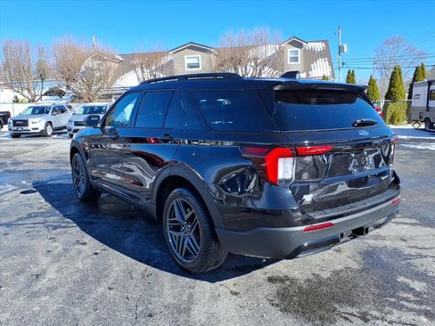 Used 2025 Ford Explorer ST-Line w/ ST-Line Street Pack image 3