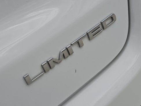 Used 2025 Jeep Compass Limited image 11