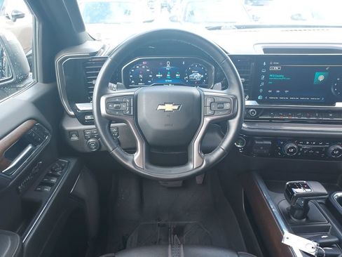 Used 2024 Chevrolet Silverado 1500 High Country w/ High Country Premium Package AWD/4WD image 16